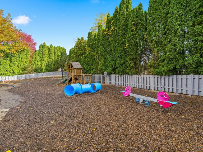 09_101_Sully_s_Trail_bldg_30_Pittsford_NY_14534_USA-Exterior-_DSC9012